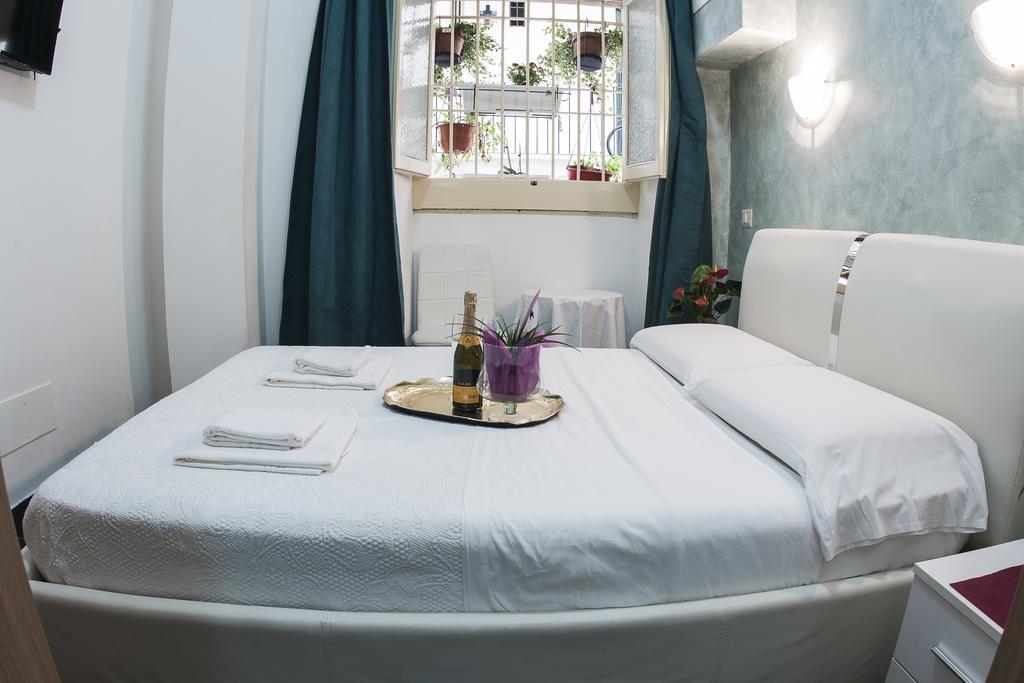 ローマ ジョ スイーツ Bed & Breakfast 部屋 写真