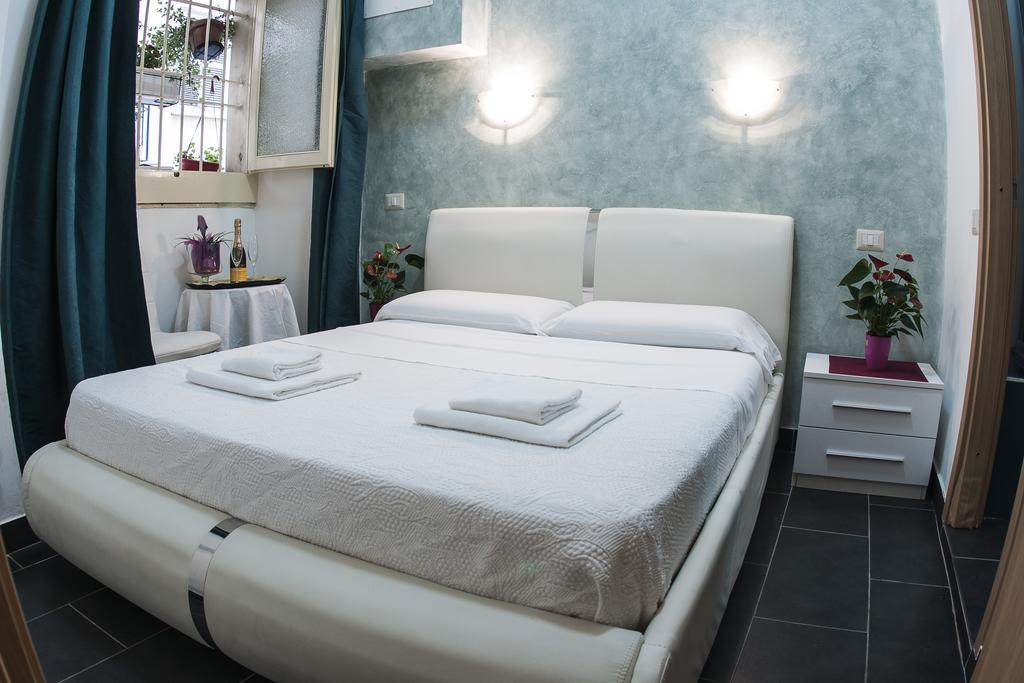ローマ ジョ スイーツ Bed & Breakfast 部屋 写真