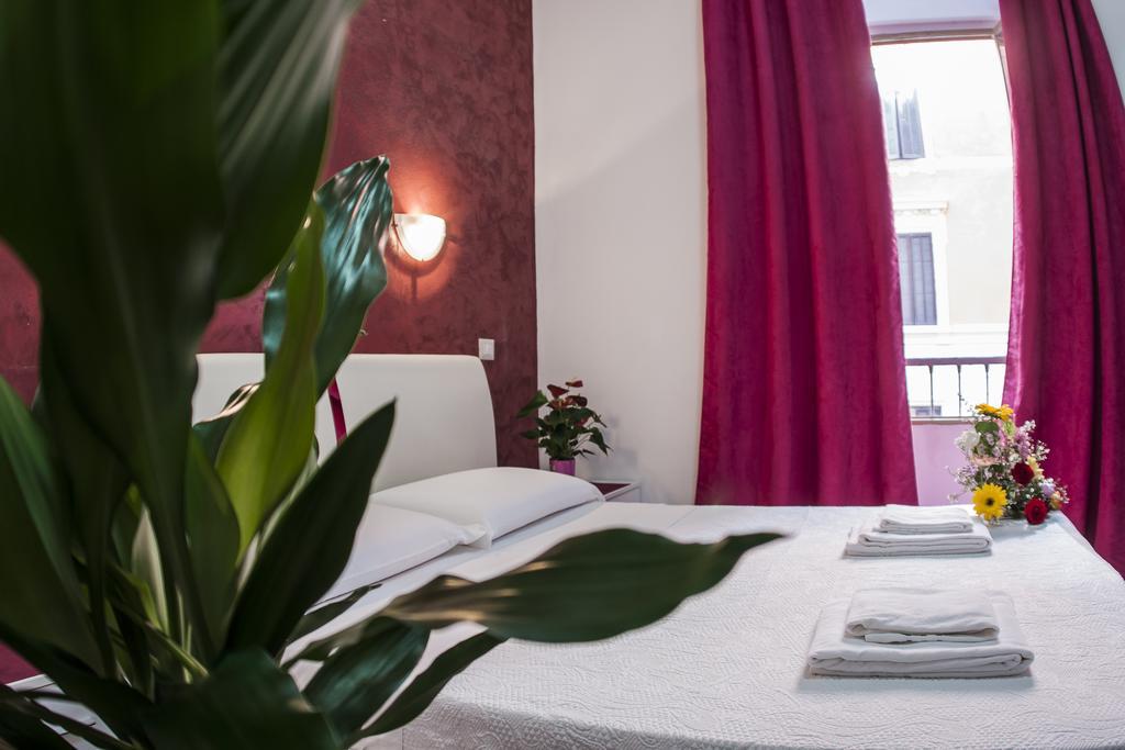 ローマ ジョ スイーツ Bed & Breakfast 部屋 写真